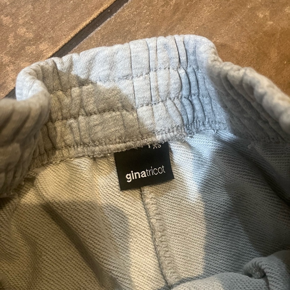 Ginatricot gray sweat shorts  XS - Picture 3 of 4